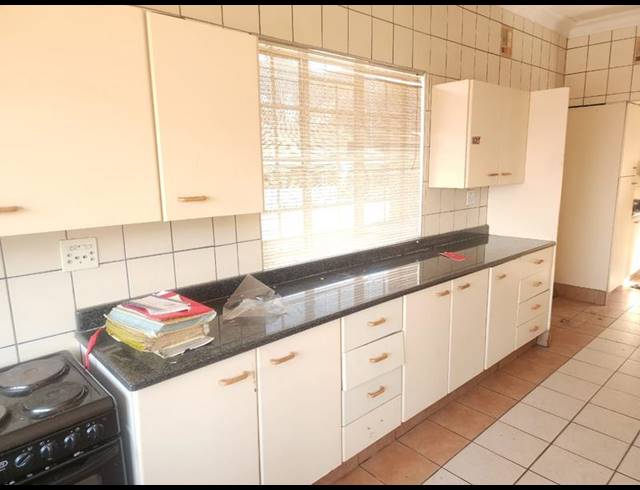 2 BEDROOM PROPERTY TO RENT IN CYRILDENE